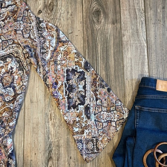 SMYM Zuko Bell Sleeve Top - Picture 9 of 11